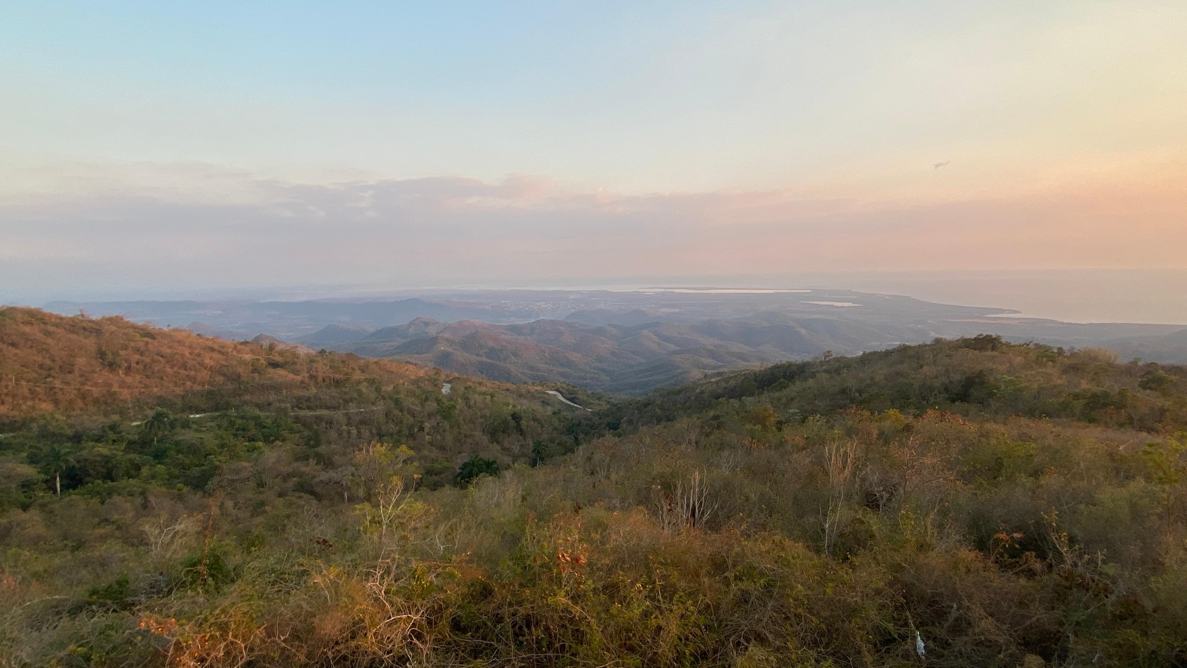 Aussichtspunkt Mirador; Blick über Trinidad zum Caribischen Meer