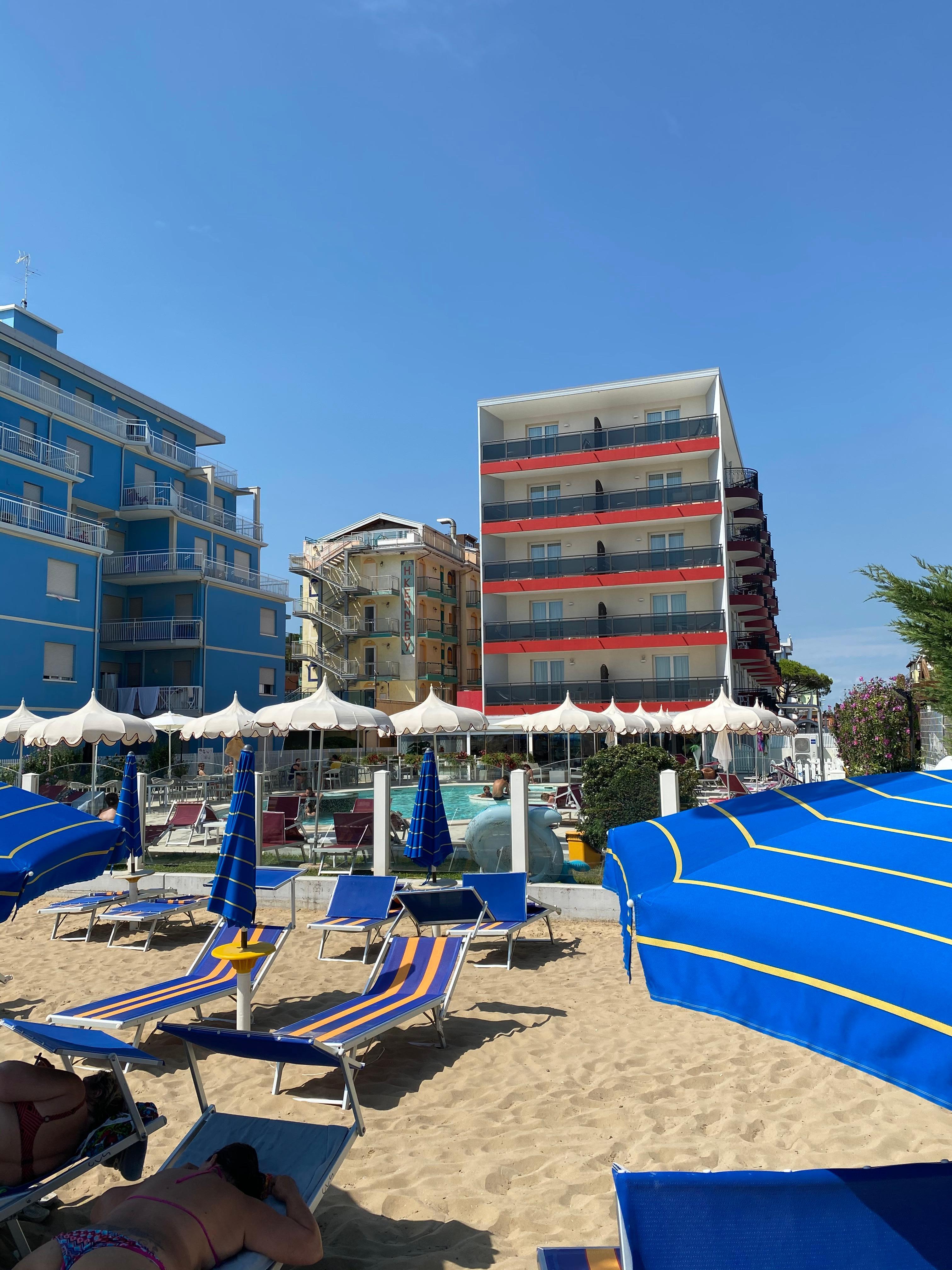 Hotel vom Strand aus gesehen