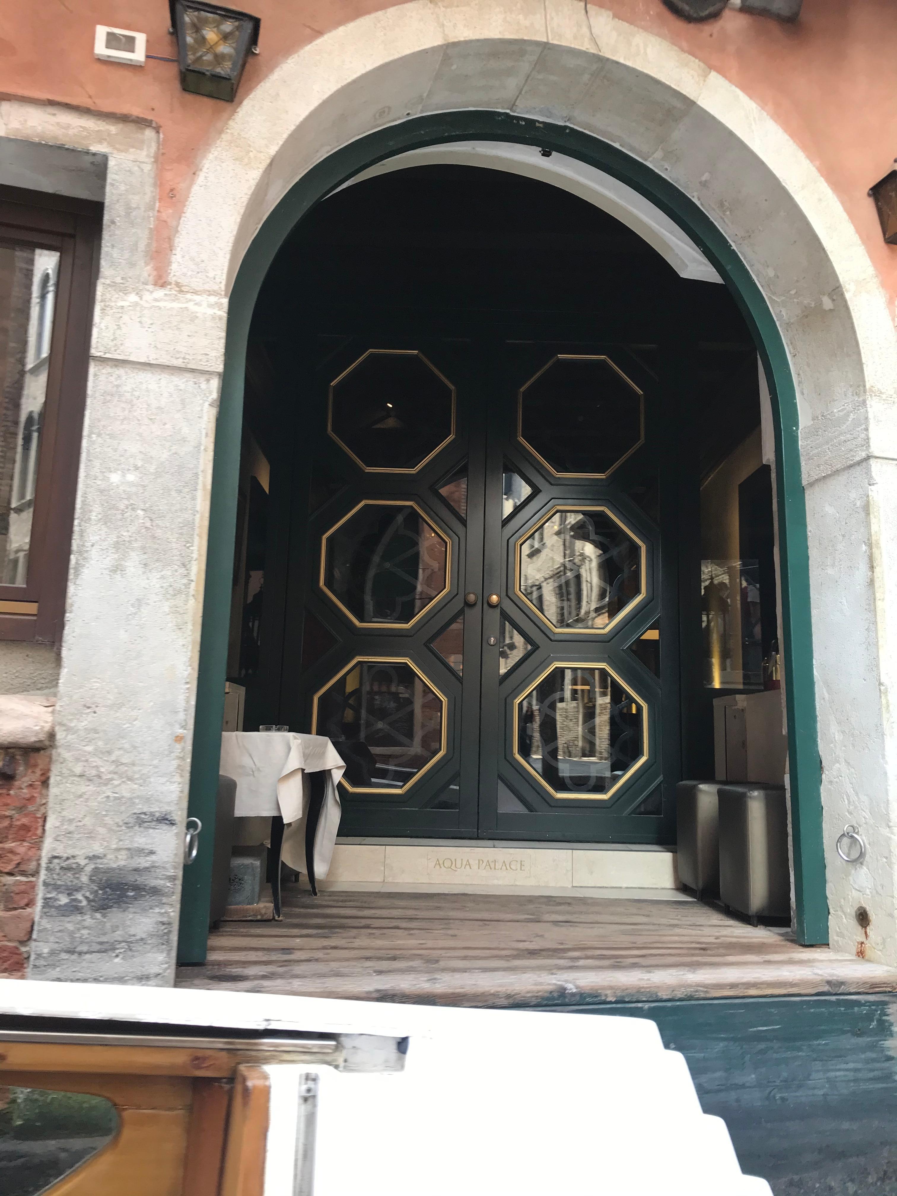 水上タクシーからホテルに直接入れます！