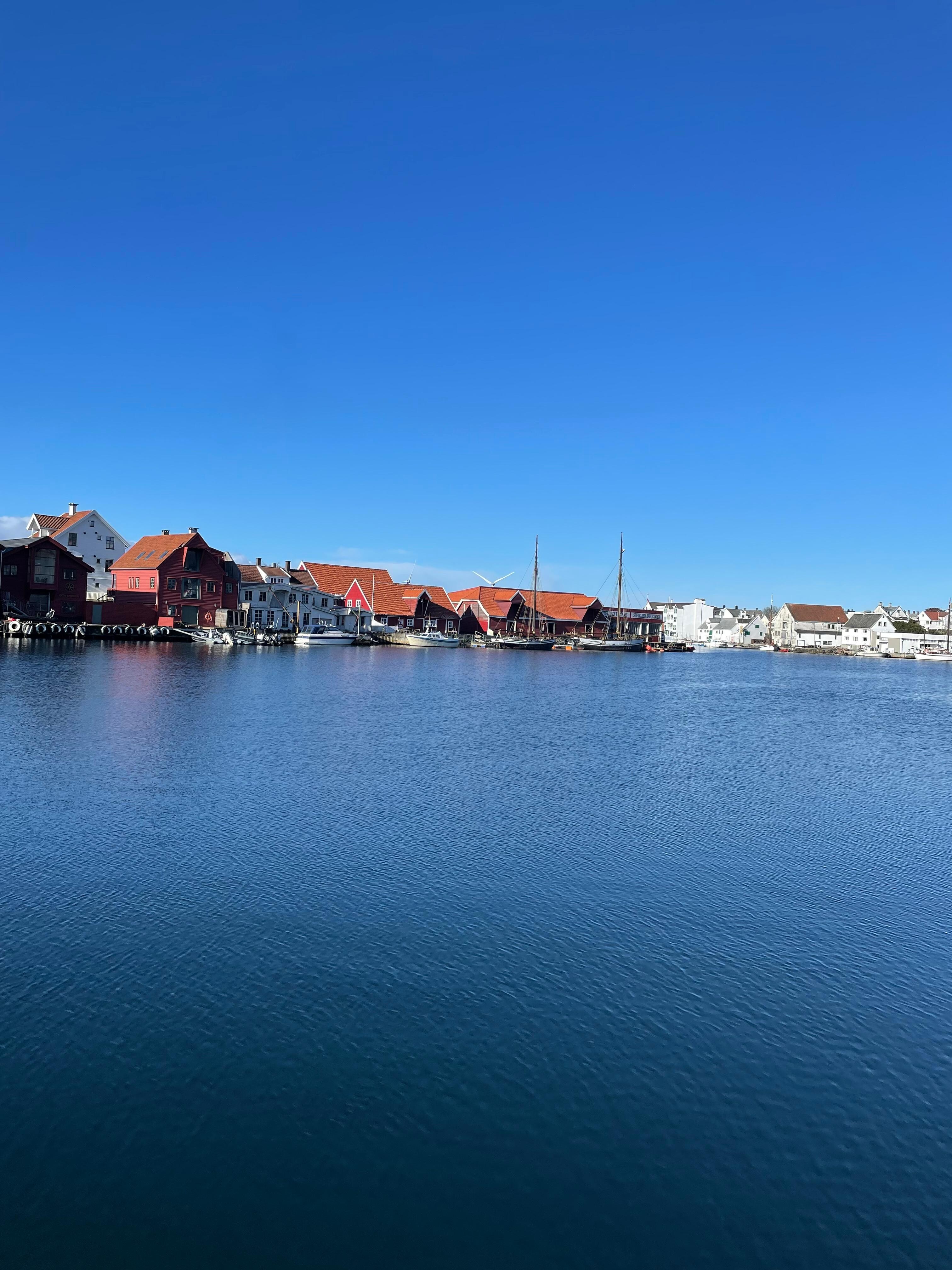 Fra kaia en liten spasertur fra hotellet