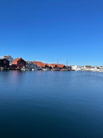 Fra kaia en liten spasertur fra hotellet