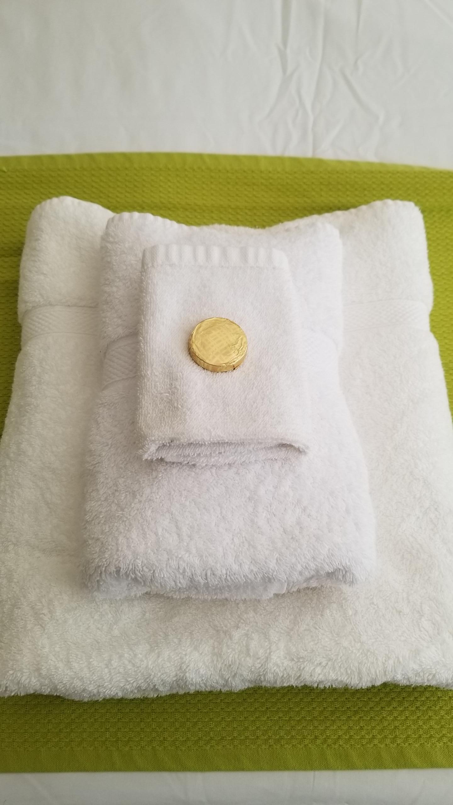 Even a chocolate on the towels 