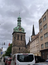 Hotel is located near this landmark.
