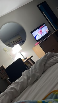 We stay at 117 The bed was comfy and the room was okay, spacious and not to duty like I expected based in the reviews
I mean it’s a Hotel it’s no home So😄
The only thing I didn’t like it was that they close the breakfast too early at 9!