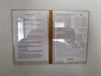 Foto dos valores de café da manhã. Porta apartamento 23