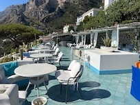 Rooftop with cooling off wading pool