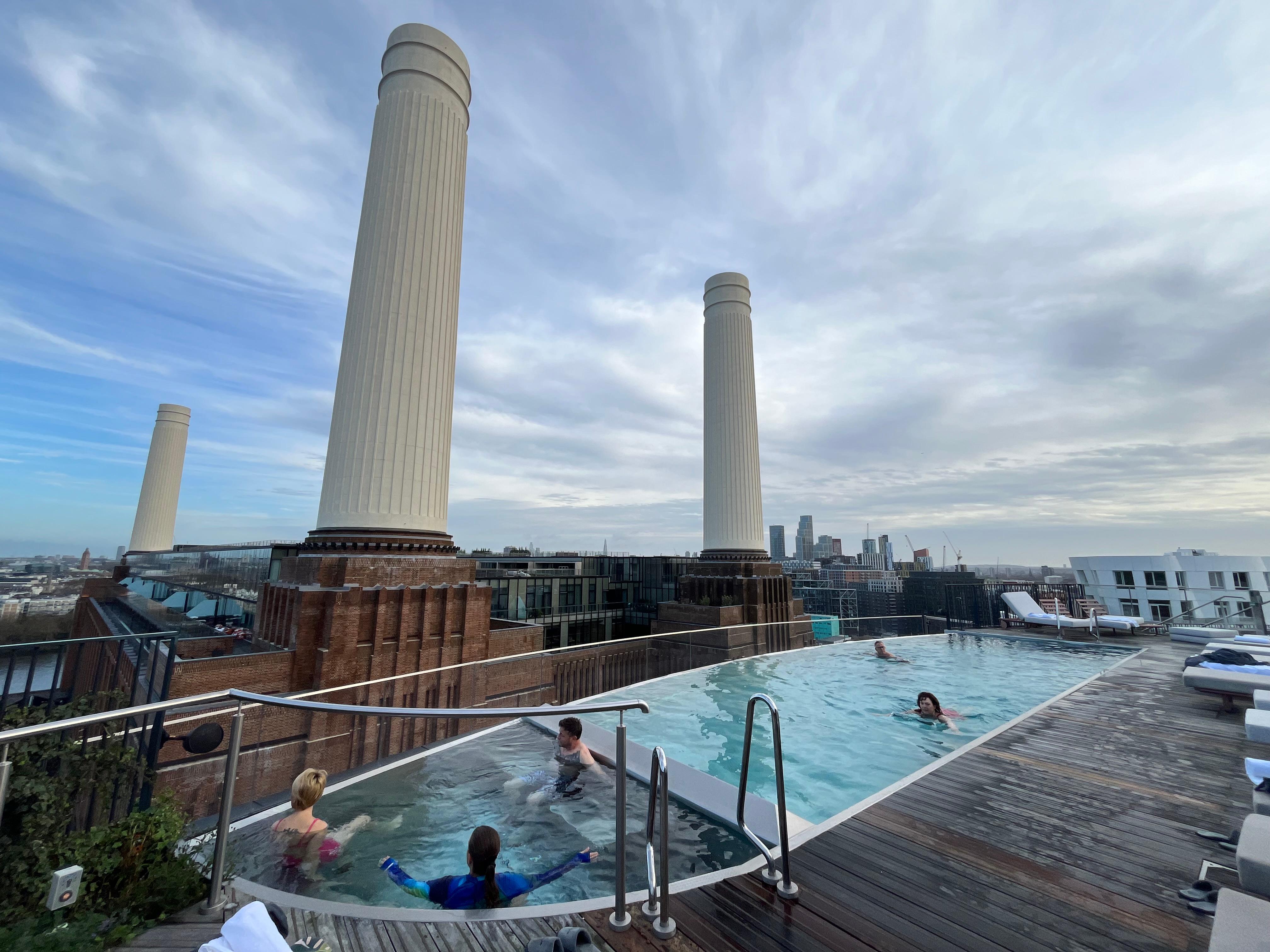 Rooftop pool - heated November 25