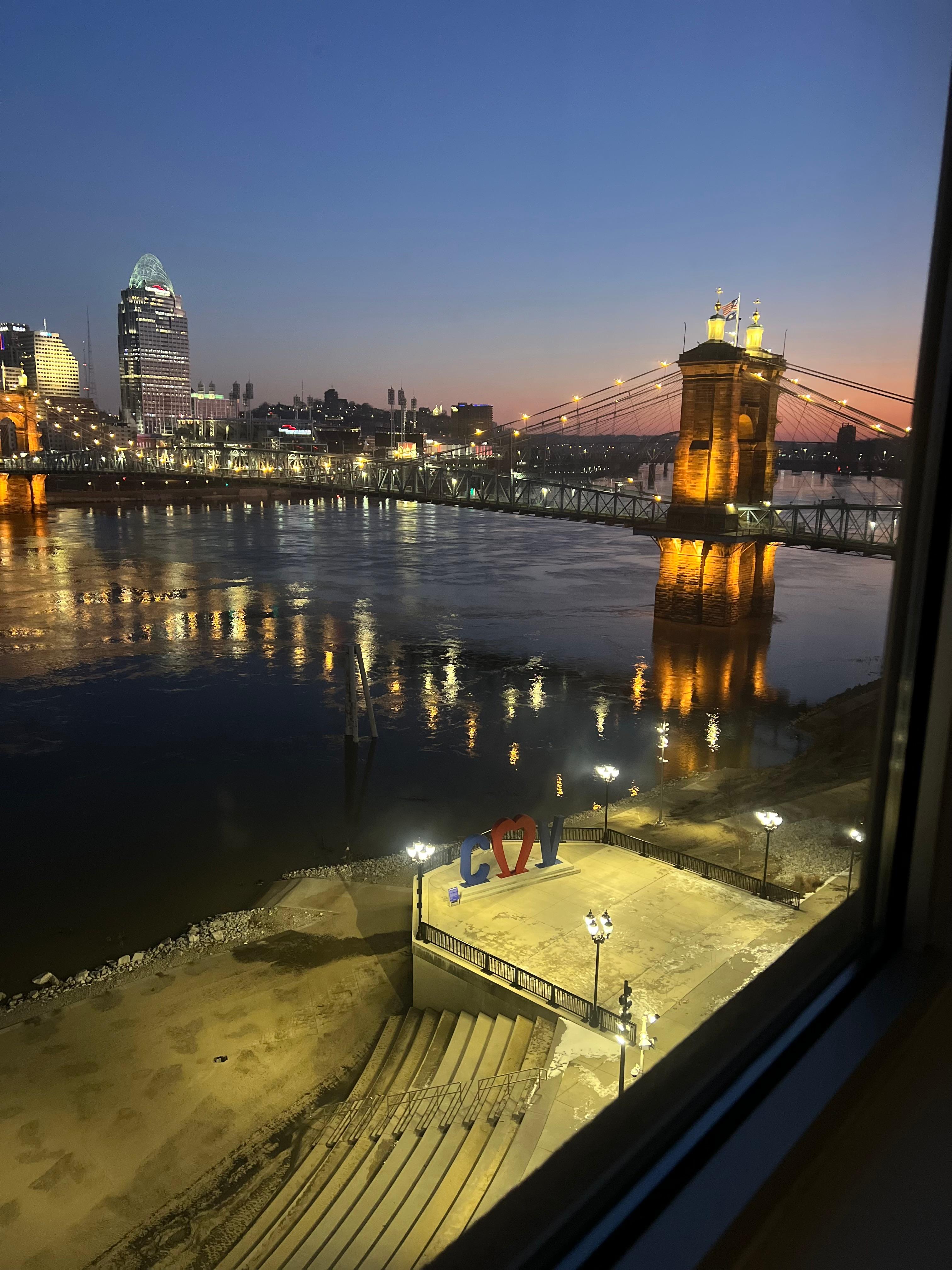 “The tower bridge of Covington, Kentucky”😉😊