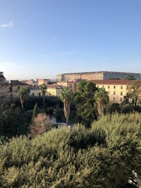 Vue de ma terrasse sur la reggia et le parc Vanvitelli
