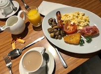 Service de nb plats au choix en plus du petit buffet ci-dessous