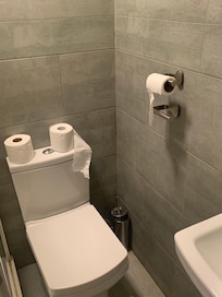 Papiers toilettes mal positionnées