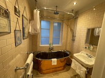 Room 5 bathroom