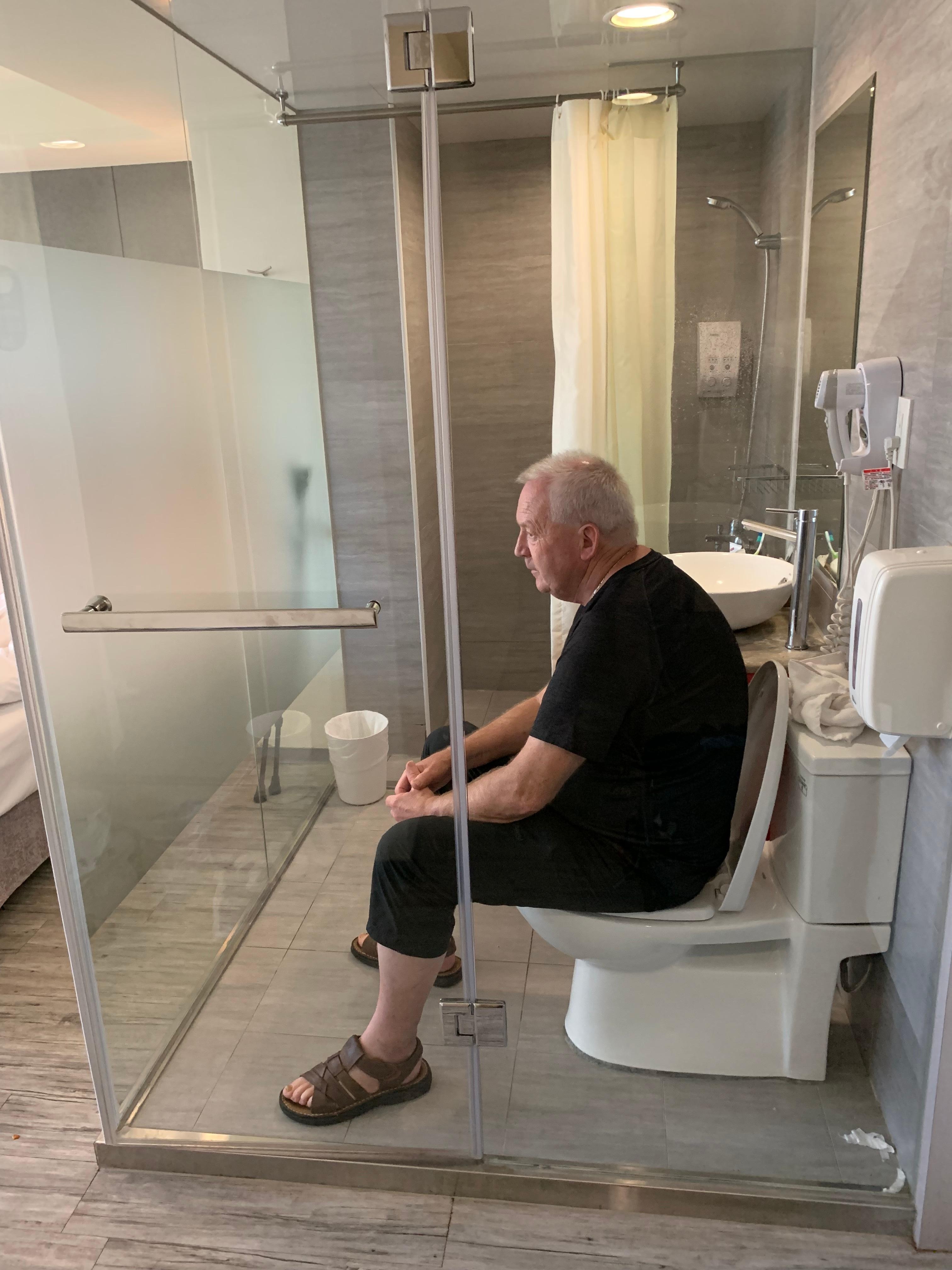 The bathroom lacked frosted glass in to the toilet,so you were at display!