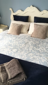 Hyggeligt værelse med dejligt bad