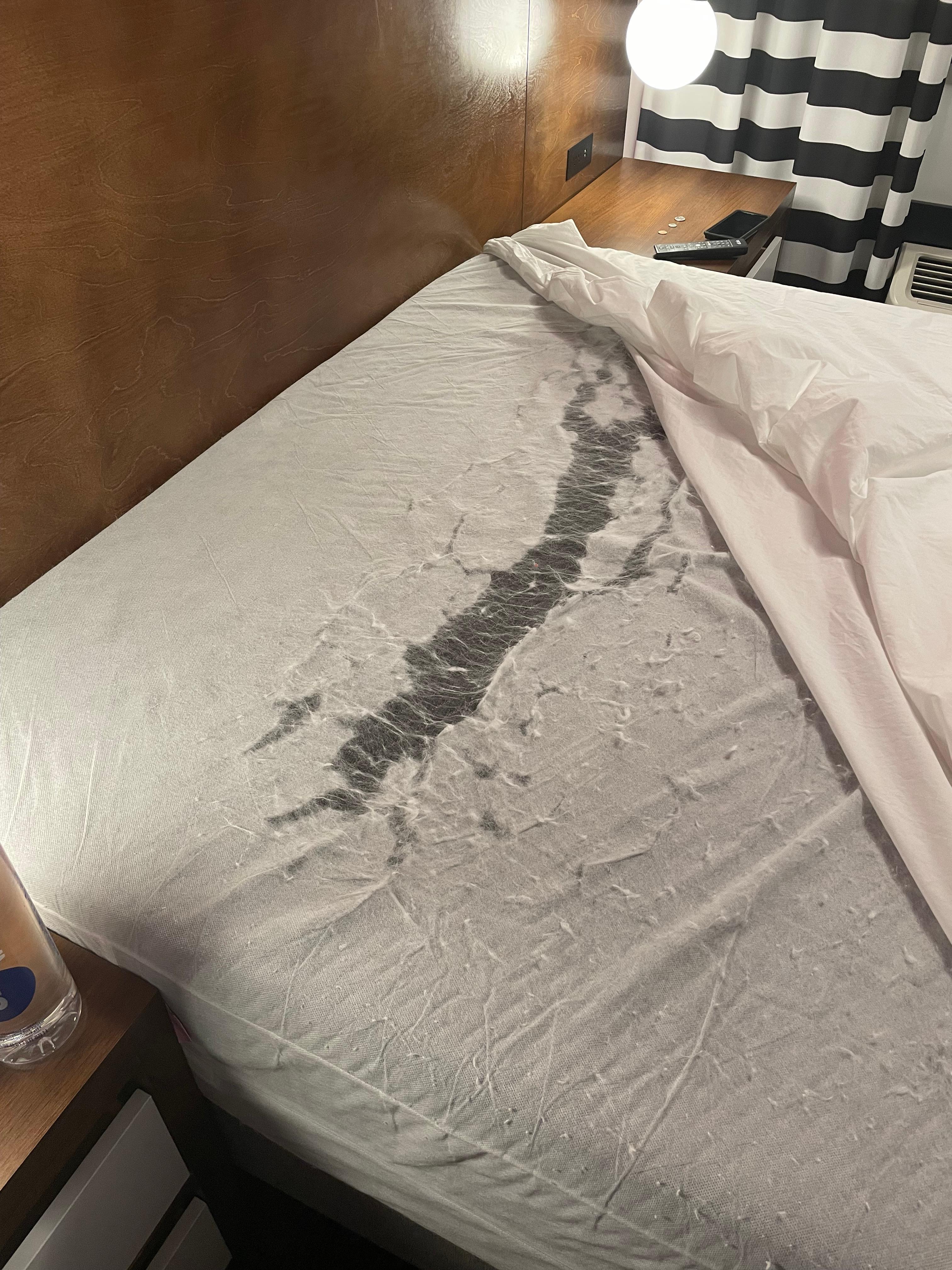 Mattress needs replaced, and had crumbs / substances all over it. Not comfortable or clean, disgusting. 