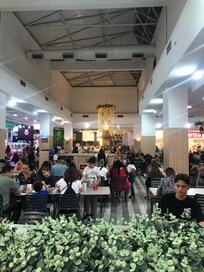 Trata se da praça de alimentação do shopping