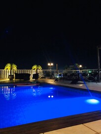 Piscina noturna.