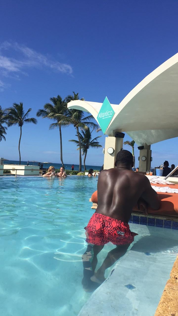 Swim up bar area
