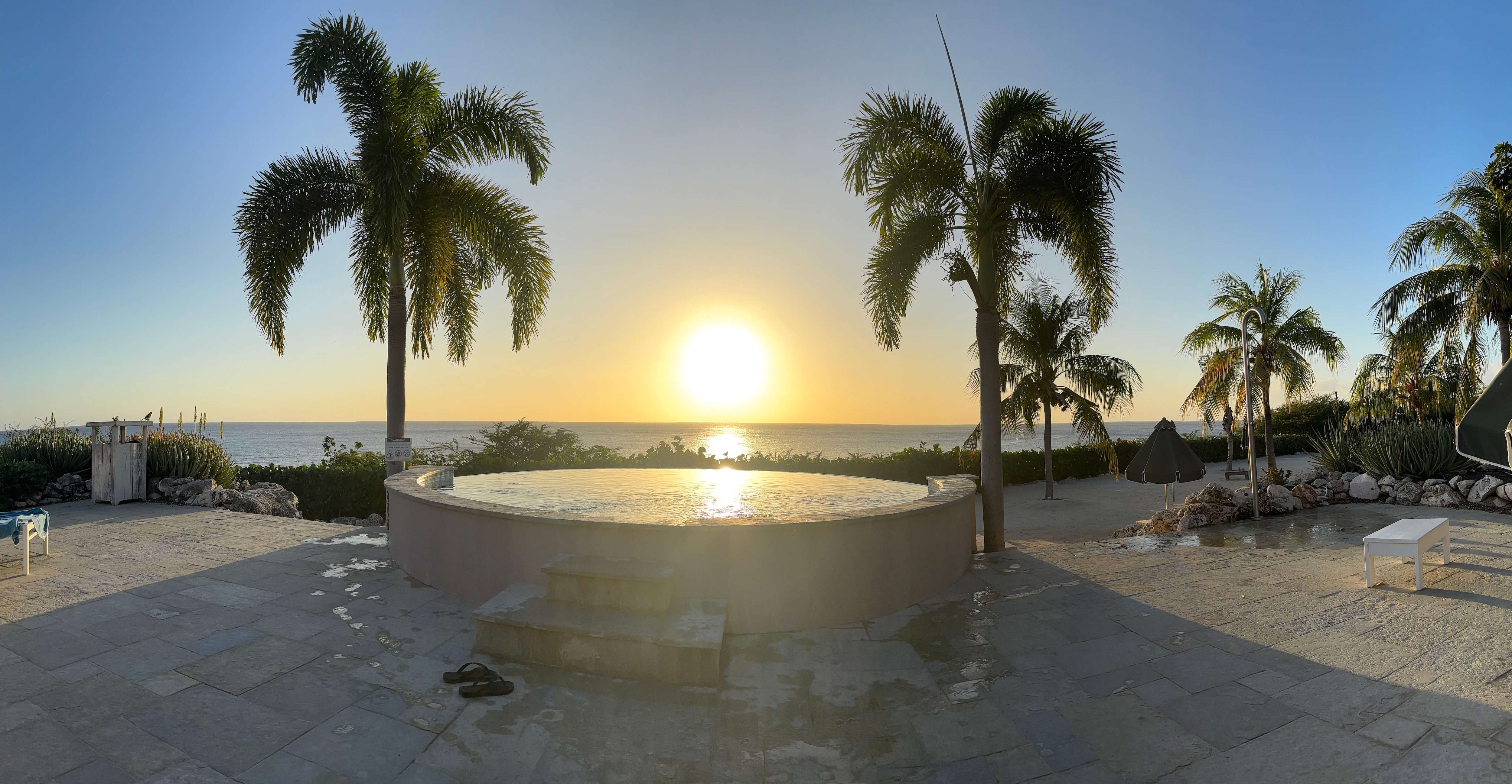 Vista linda com quarto , área privativa de adulto, a única parte boa do hotel! Que não é resort!