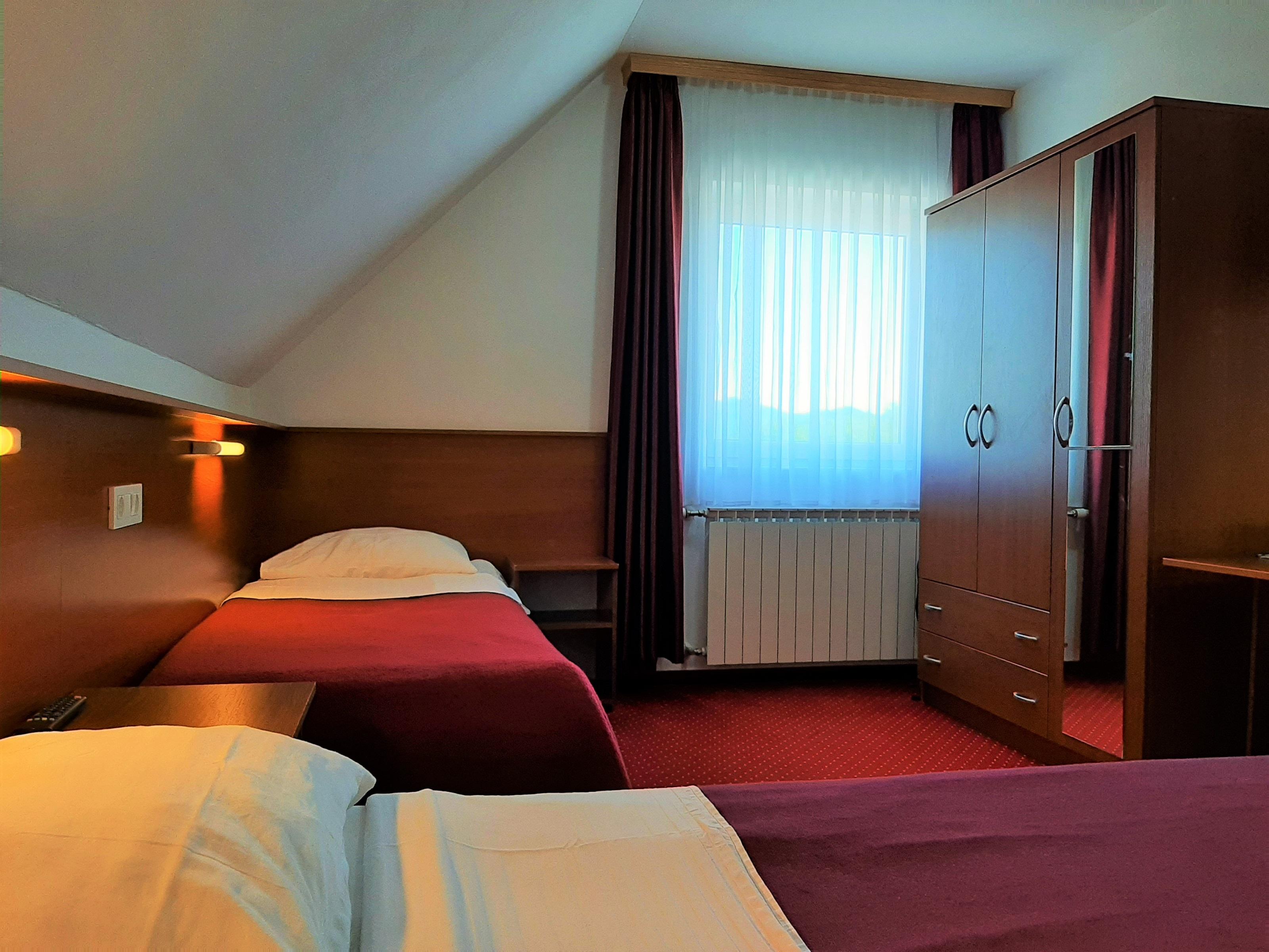 Triple room Hotel Mirni Kutak in Otočac, Croatia