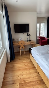 Havia ainda um pequeno hall e sacada