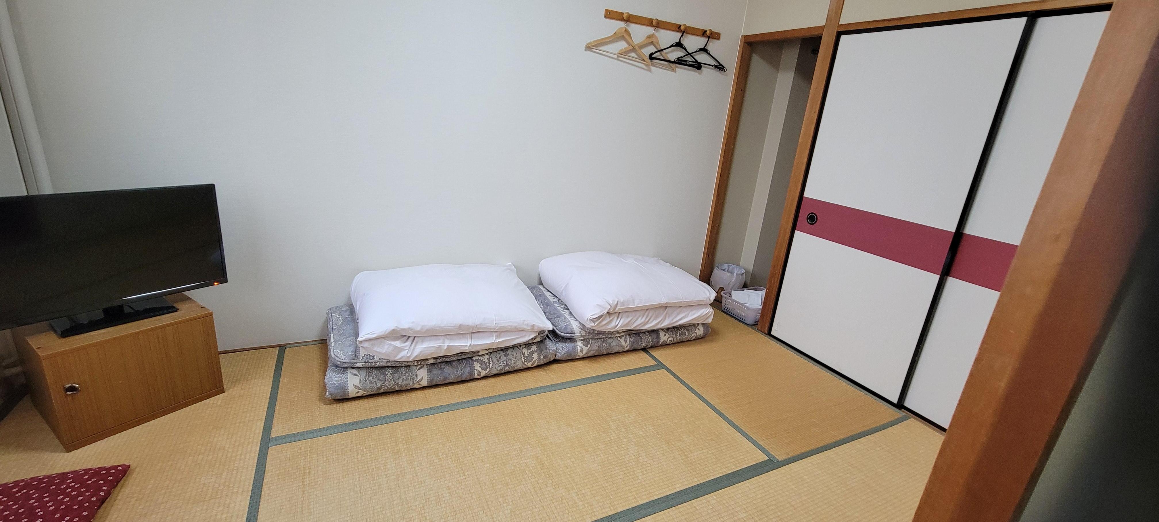 Futon beds, comfortable. It is an older hotel, so you have limited electrical outlets (2). Daily clean towels delivered to room in a basket. 