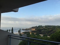 Chambre vue mer
C est plus une vue partielle car j ai pris cette photo sur le cÎté du balcon et non face