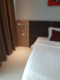 la chambre sans table de nuit