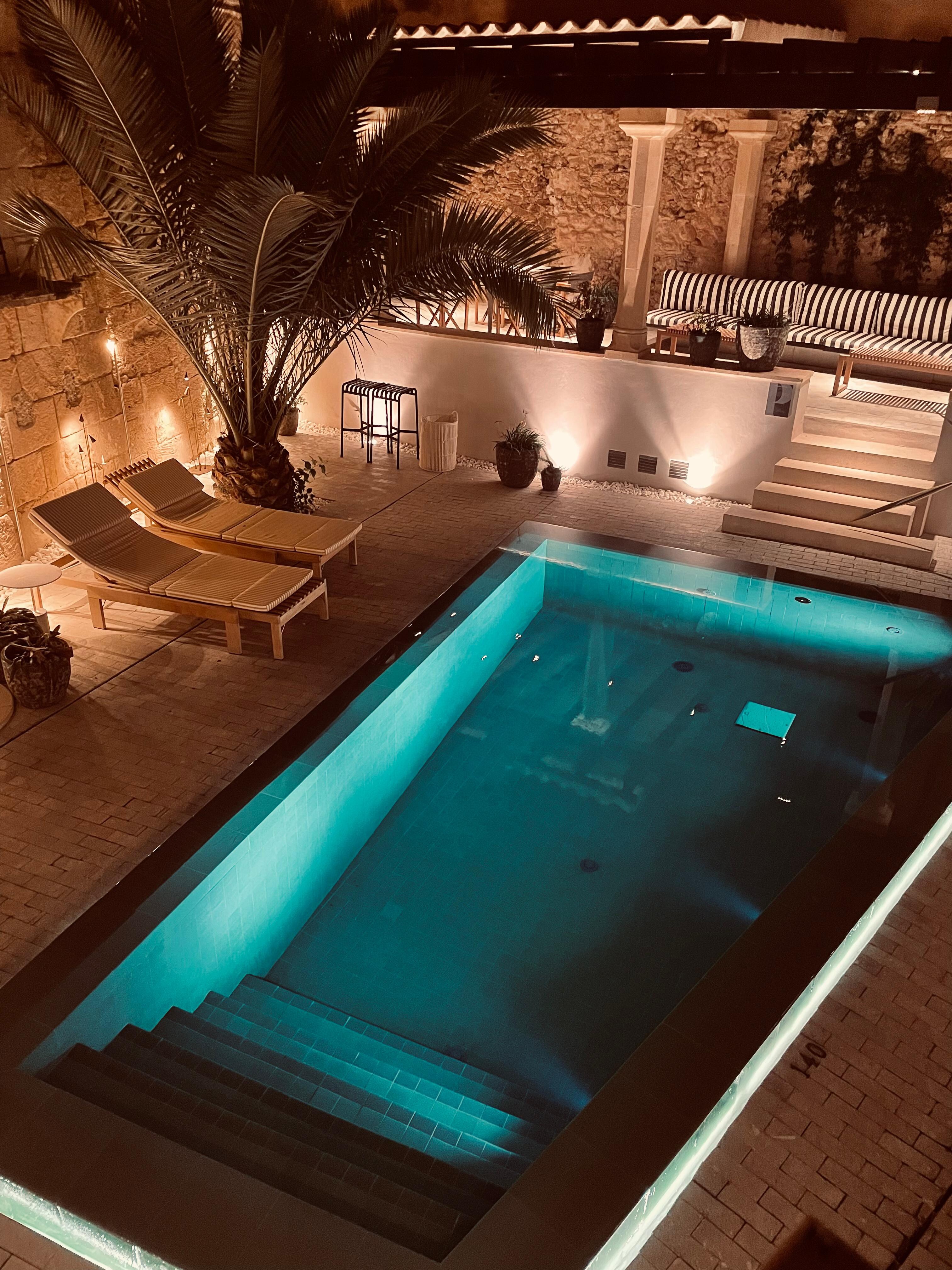 Pool area by night :)