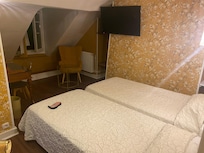 Twin beds, small room
