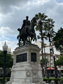 Simon Boliver park two blocks away