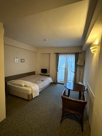 部屋もベッドも広く快適でした