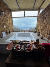 Harika bir manzara ve kahvaltı