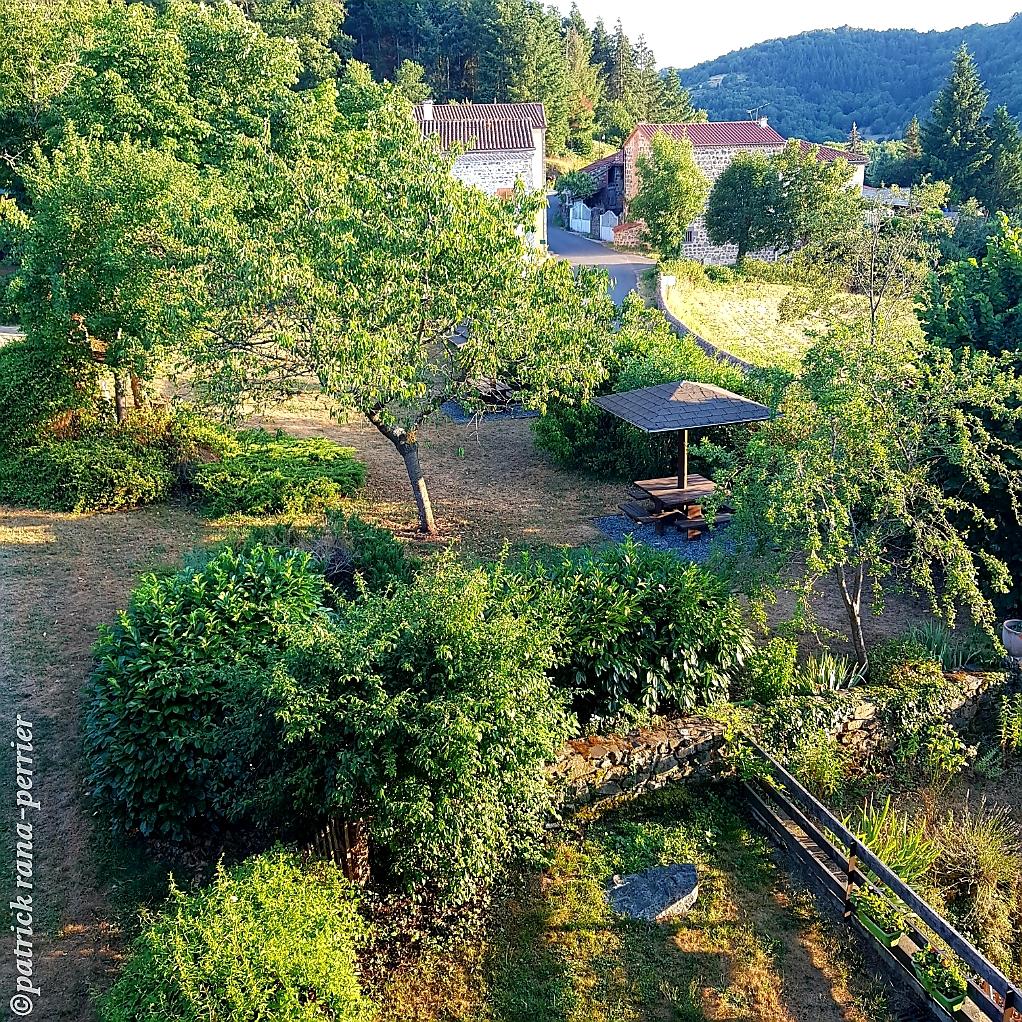 Gîte 'Les jardins d'Anna' à St-Ilpize, Le Tapon, Haute-Loire (photo @patrickranaperrier) 