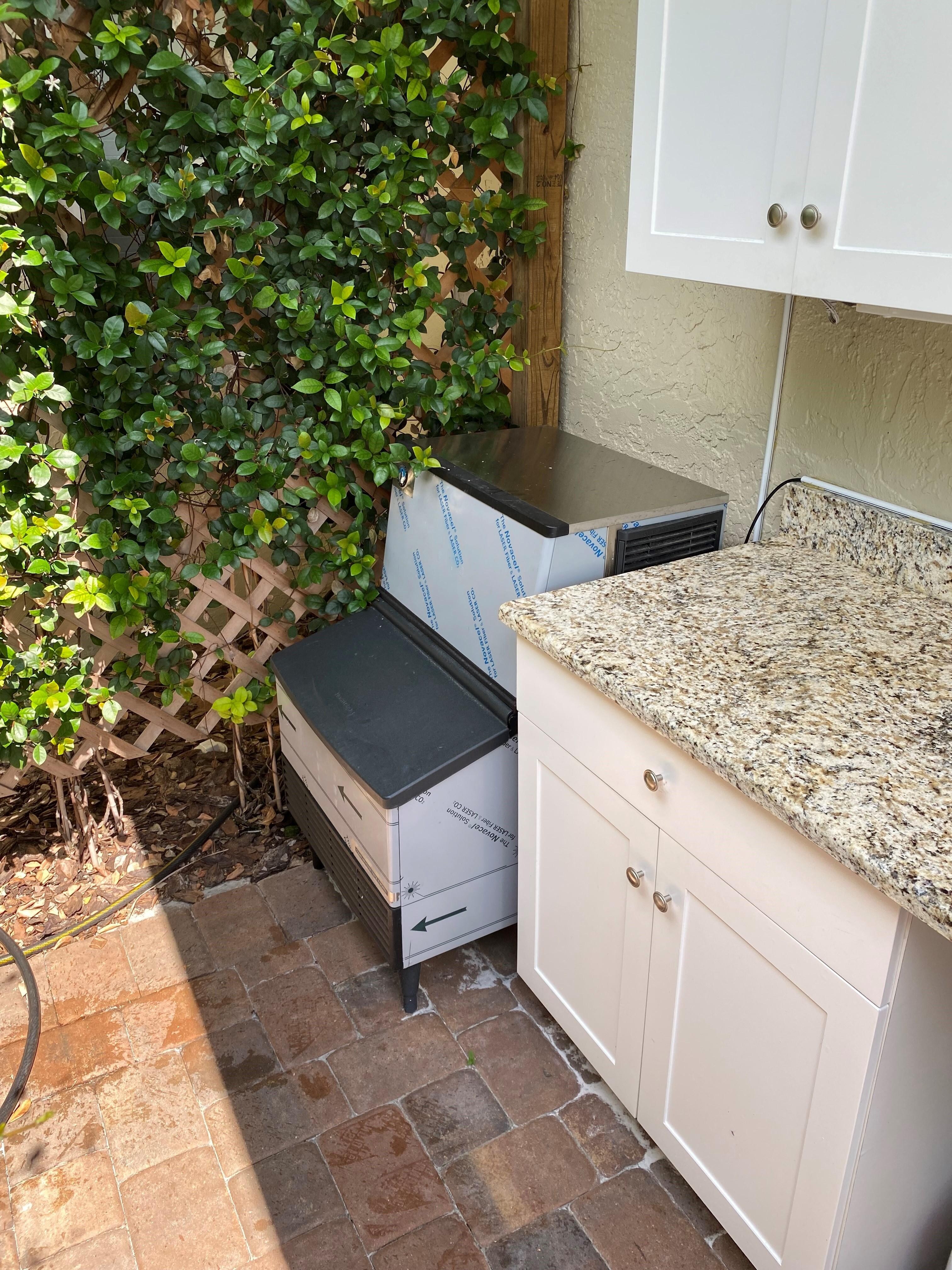 Ice maker