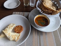 朝食がおいしい。
チーズオムレツ
POORI BHAJI。