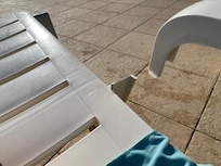 Toutes les chaises longues sont cassées et non remplacées