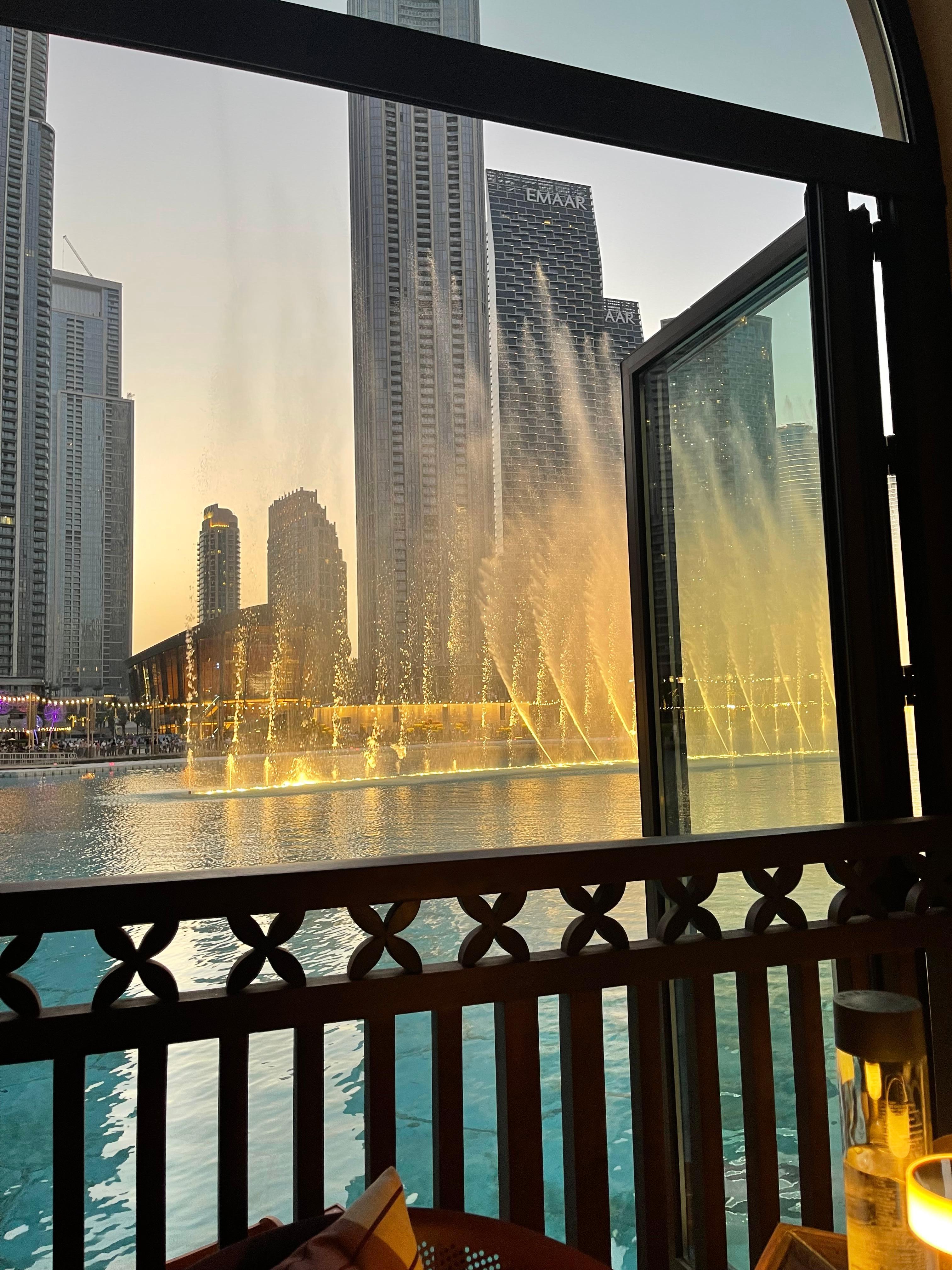 Thsi restaurant is excellent while enjoying the fountains 