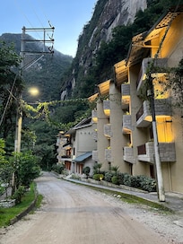 Exterior, varandas para o rio.