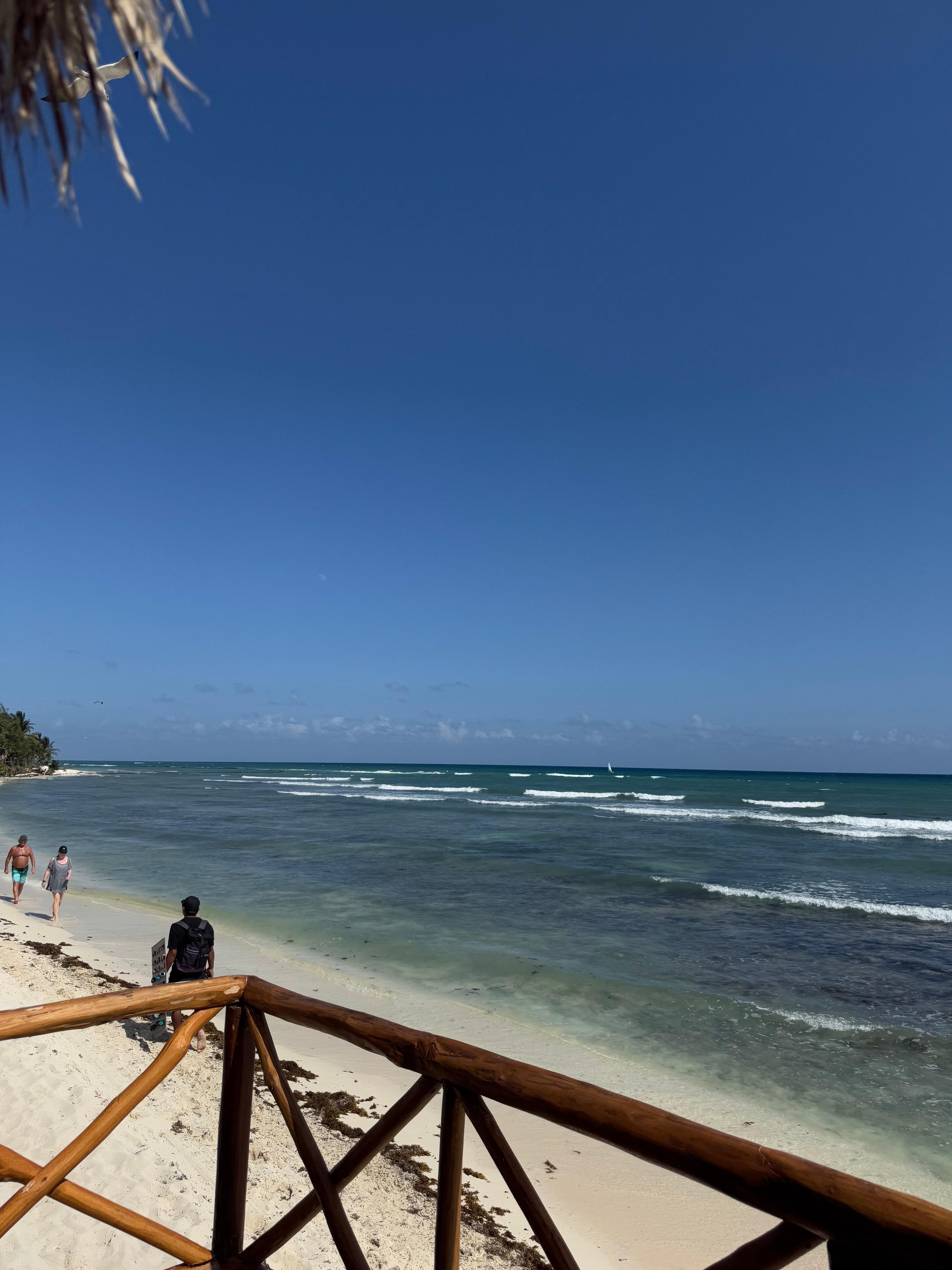 La playa del hotel súper bonita 