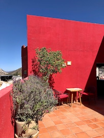 Rooftop terrace with a view of the Peña de Bernal