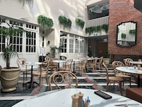 Atrium for breakfast
