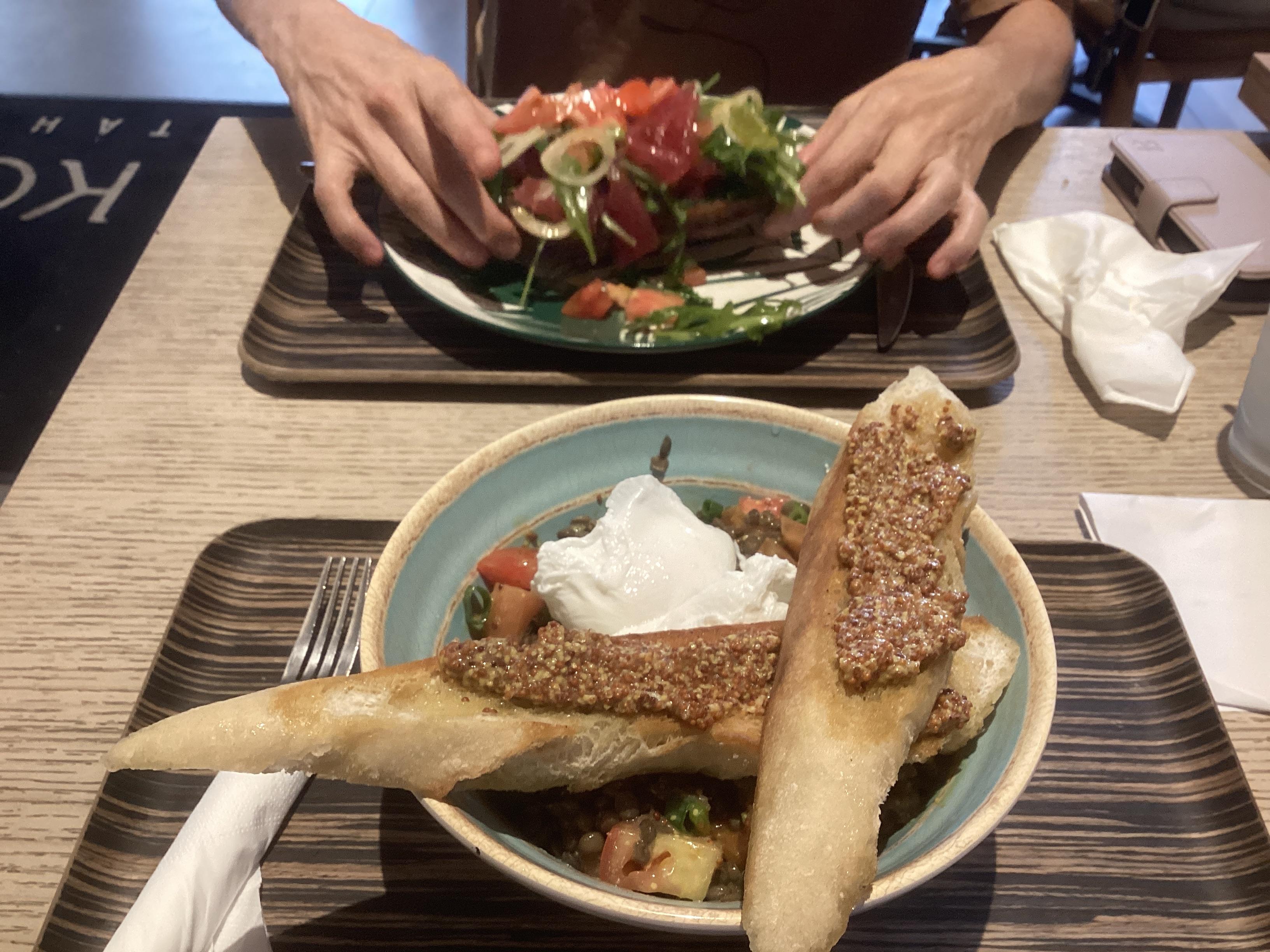 Lunch au restaurant de l’hôtel.