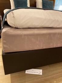 JA der er rent under sengen !