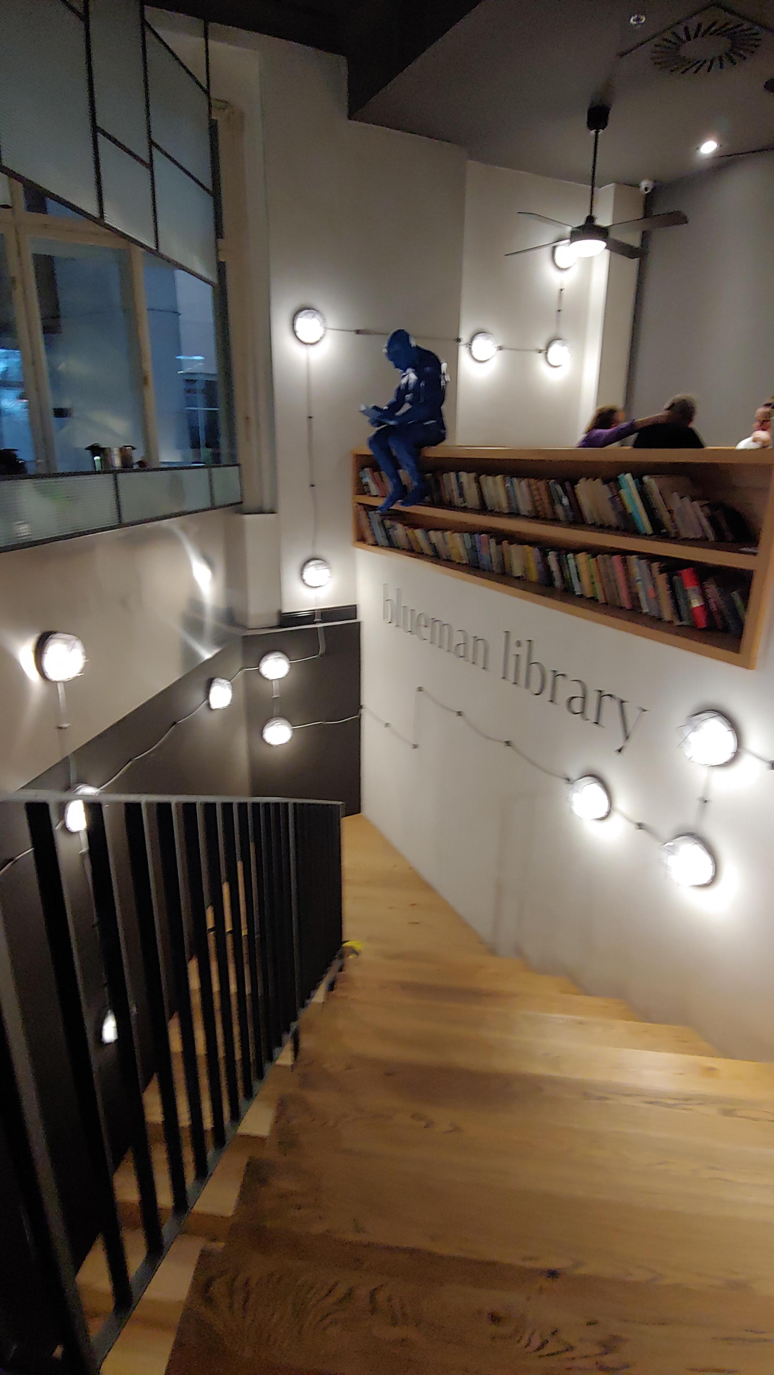 餐廳旁的公用地方