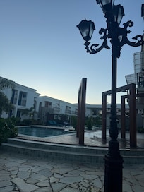 Piscina e bar molhado