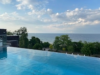 Roof top pool
