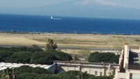 Blick zum Meer und Flugplatz. Trotzdem sehr