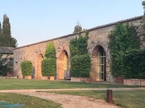 Très beaux bâtiments rénovés avec art.