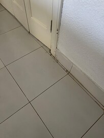 Gebrauchsspuren im Zimmer